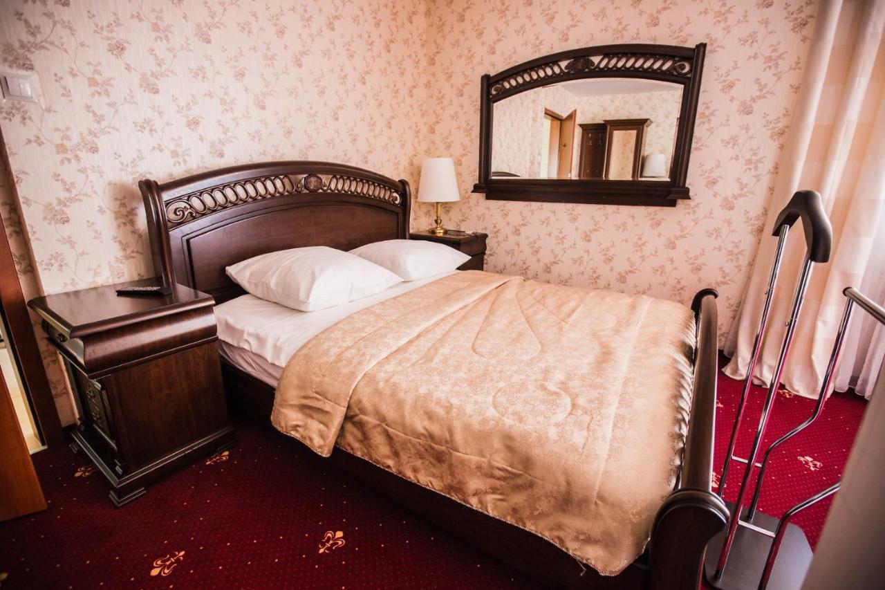Orion Hotel Parczew Dış mekan fotoğraf